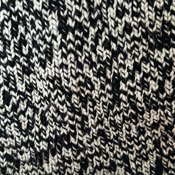 100% Wool Sleeveless Sweater - Picture 2 of 3